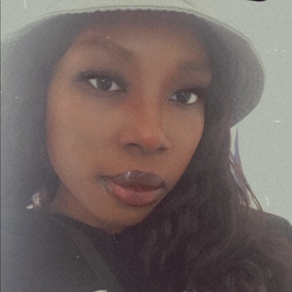 Meet your Posher, Funmilayo - Picture 1 of 1